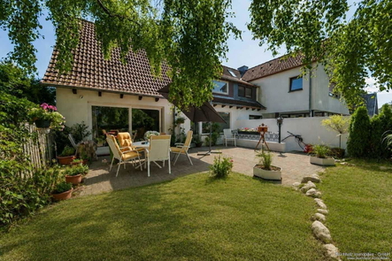 Hausansicht mit Terrasse