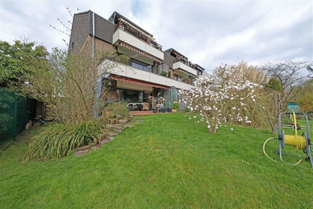 Hausrückansicht mit Garten
