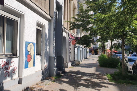 Vor dem Haus