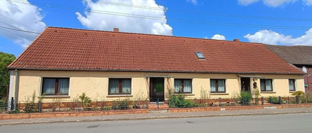 Wohnhaus Vorderseite Straßenansicht