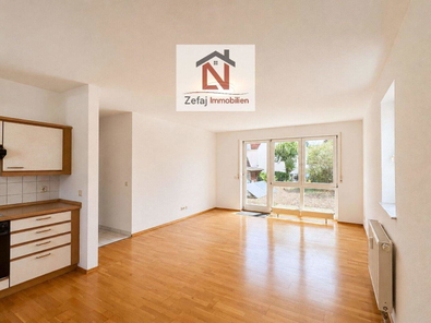 Großzügiger Wohnbereich mit Terrassenzugang
