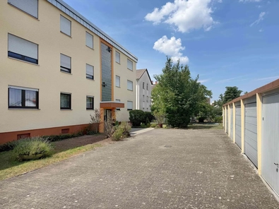 Hinterhof mit Garagen
