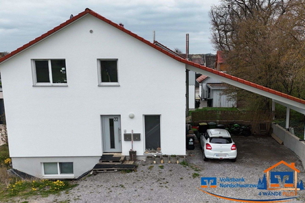 Wohnhaus mit Doppel-Carport