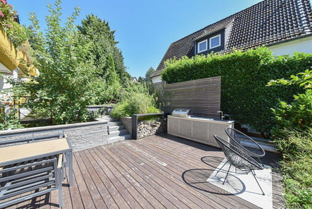 Terrasse mit Outdoorküche