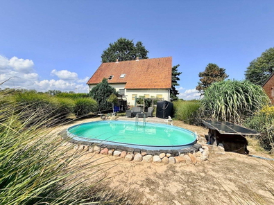 Garten mit Pool