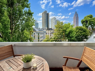 Skyline-Blick vom Balkon