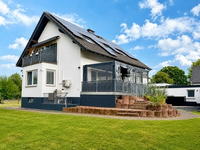 Rückseite und Terrasse