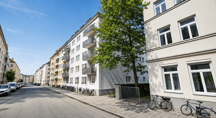 Straßenansicht - KI