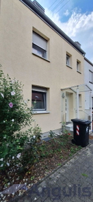 Haus Frontansicht KI bearbeitet