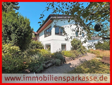 Modernisiertes Haus mit großem Garten!