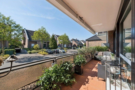 Balkon vorne raus (ohne Markise)