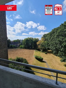 Ein schöner Blick vom Balkon ins Grüne