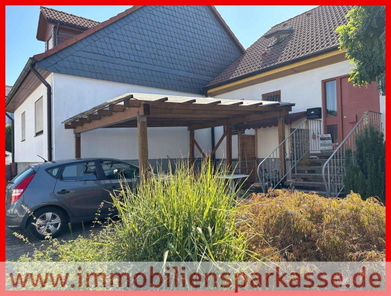 Carport vor dem Haus