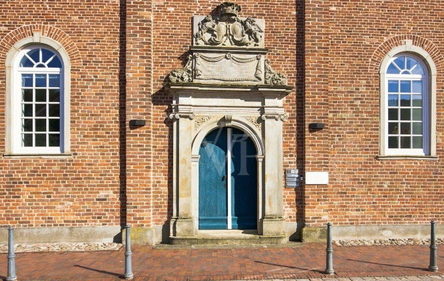Frontansicht mit Portal