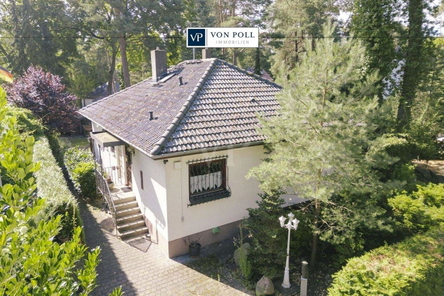 Hausansicht mit Einfahrt