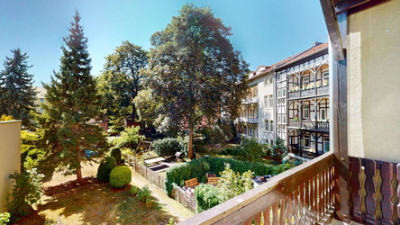 Grune Aussicht in den weitläufigen Innenhof