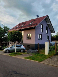 am Ortsrand gelegen
