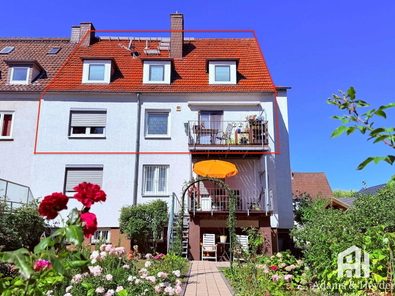 Blick vom Garten aufs Haus