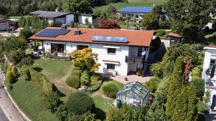 Gartenansicht des Anwesens