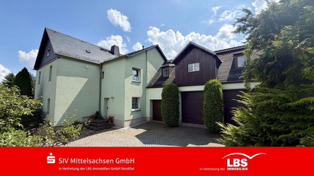 Wohnhaus und Garagenanbau