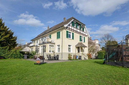 Hausansicht weit