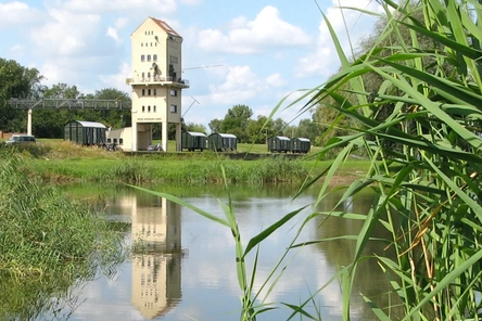 Blick auf den Turm und die Wag