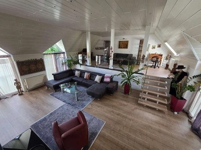 Wohnzimmer mit Galerie