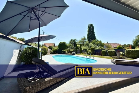 Wohlfühloase mit Pool, Pergola