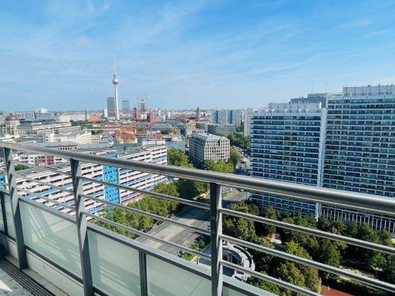 Blick vom Balkon (24. Etage)