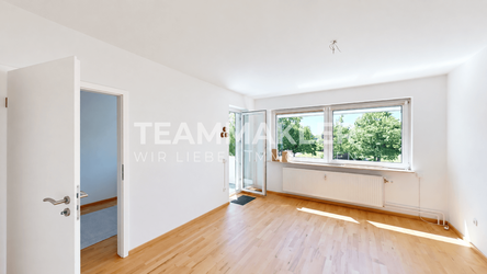 Wohnzimmer mit KI überarbeitet