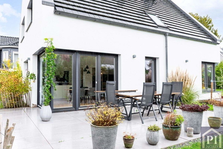 Sicht- und windgeschützte Südterrasse