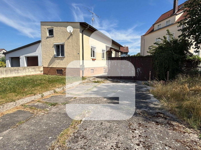 Grundstück und Gebäude