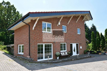 Haushälfte in ruhiger Lage
