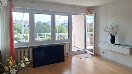 Wohnzimmer_Zugang_Suedbalkon.jpg