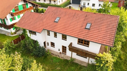 01_Titelbild_Luftaufnahme_Haus