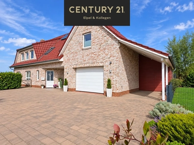 Ansicht mit Carport