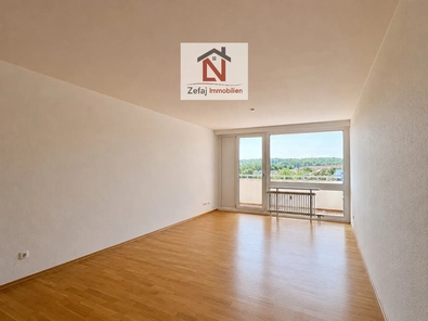 Helles Wohnzimmer mit Zugang z