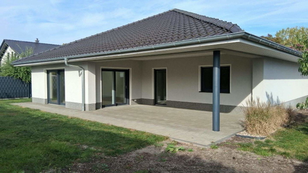 Gartenansicht u. Terrasse.jpg