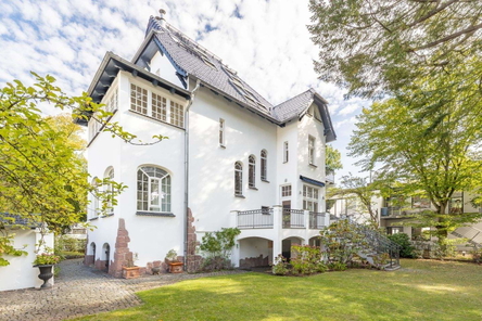 Aufwendig sanierte Altbauvilla mit eindrucksvoller historischer Architektektur