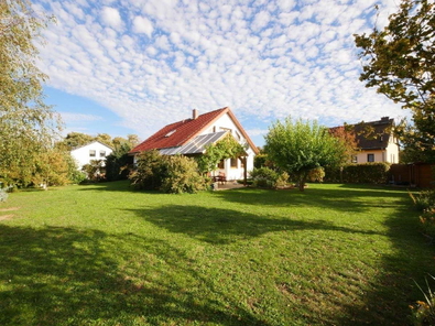 HAUSANSICHT vom Garten aus