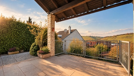 Goldene Herbstterrasse mit Wei