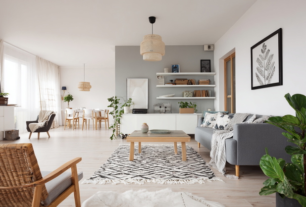 Ein skandinavisch eingerichtetes Wohnzimmer.