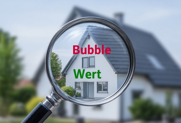 Durch eine Lupe sieht man ein Haus, auf dem die W&ouml;rter "Bubble" und "Wert" geschrieben stehen.