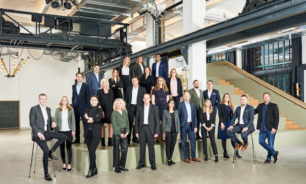 Team Foto mit allen Mitarbeitern der BSK Immobilien GmbH