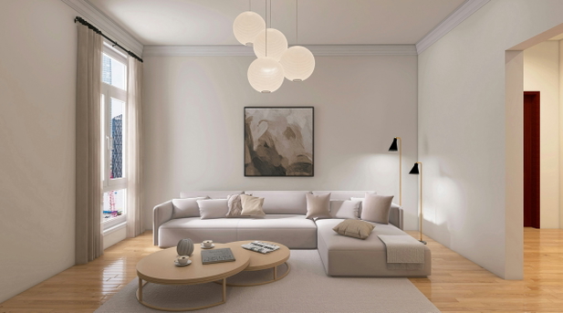 Ein Wohnzimmer mit weißen Wänden und einem großen weißen Sofa in der Mitte des Raumes.