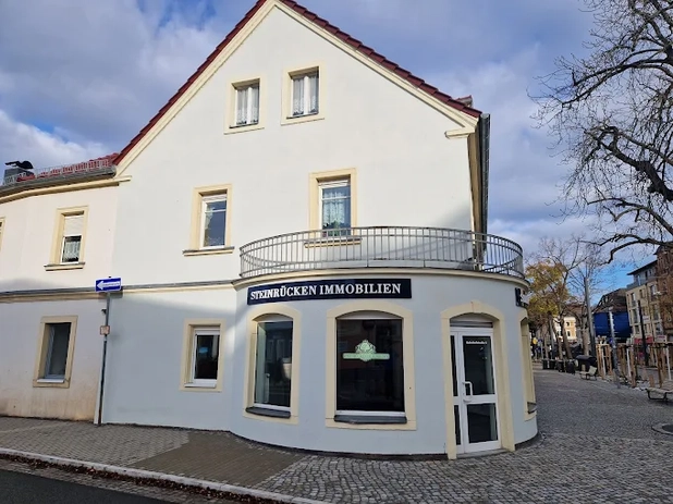 Außenansicht des Büros von Steinrücken Immobilien.